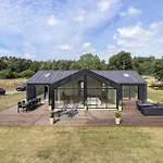 4 Bedroom Stunning In Aakirkeby Feriehus *