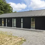 4 Bedroom Stunning In Aakirkeby Feriehus