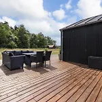 4 Bedroom Stunning In Aakirkeby בית נופש *