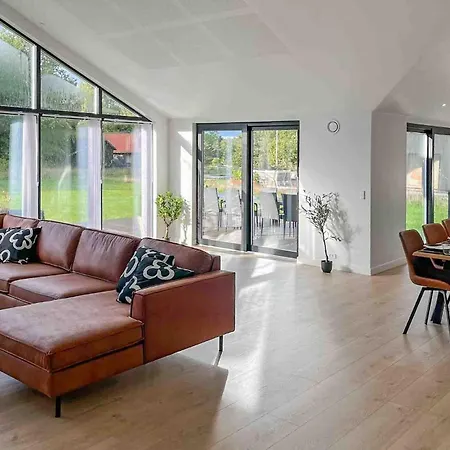 4 Bedroom Stunning In Aakirkeby * Vester Somarken