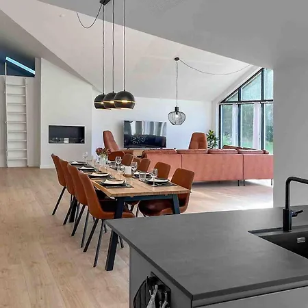4 Bedroom Stunning In Aakirkeby * Vester Somarken