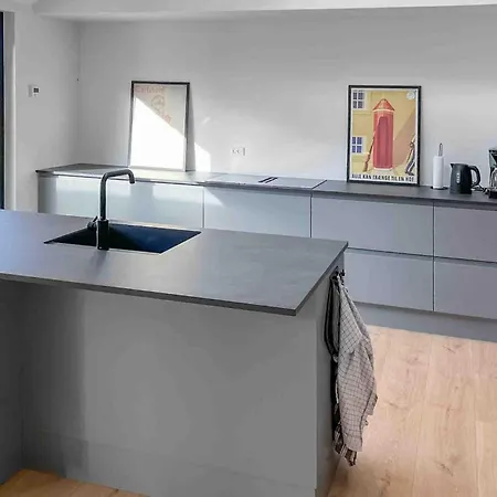 4 Bedroom Stunning In Aakirkeby *