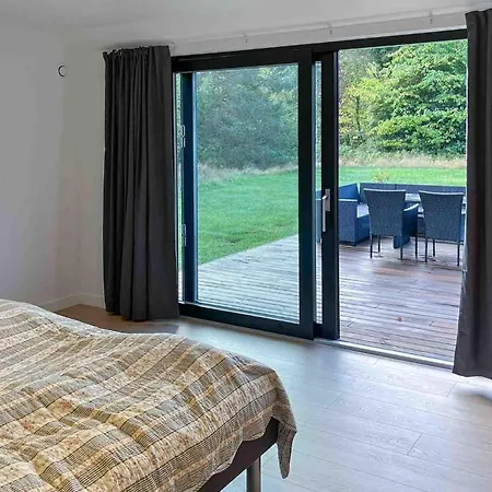 4 Bedroom Stunning In Aakirkeby Vakantiehuis Vester Somarken