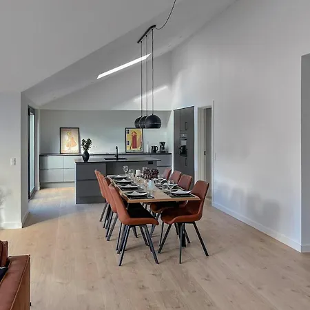 4 Bedroom Stunning In Aakirkeby