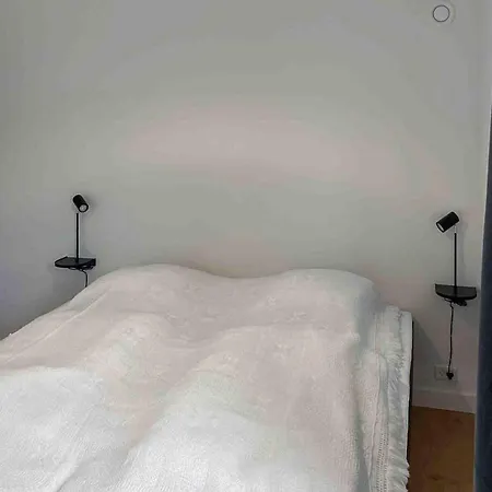 4 Bedroom Stunning In Aakirkeby Vakantiehuis