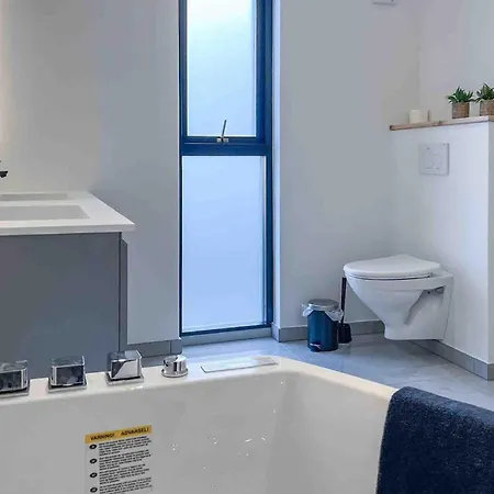 4 Bedroom Stunning In Aakirkeby * Vester Somarken