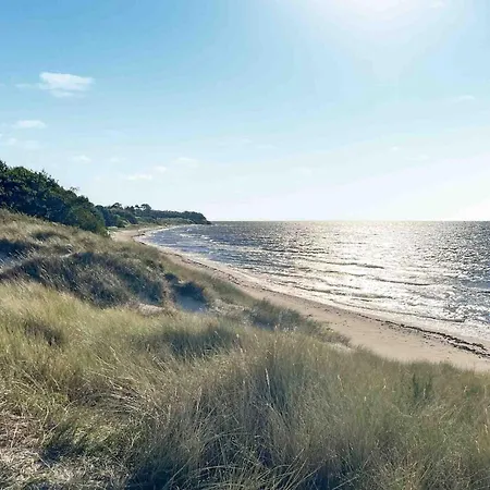 Vakantiehuis 4 Bedroom Stunning In Aakirkeby