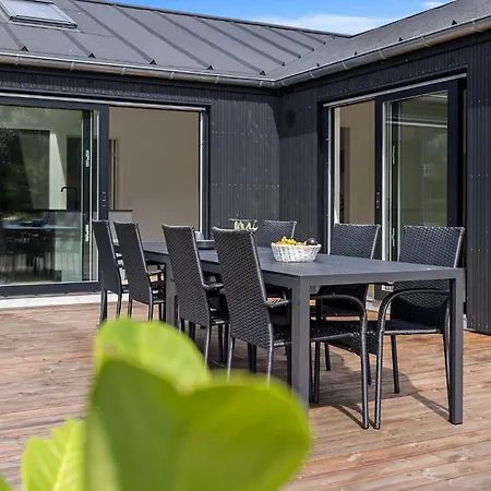 4 Bedroom Stunning In Aakirkeby * Vester Sømarken