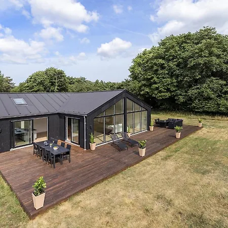 4 Bedroom Stunning In Aakirkeby Vester Sømarken