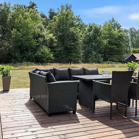 4 Bedroom Stunning In Aakirkeby Dom wakacyjny *