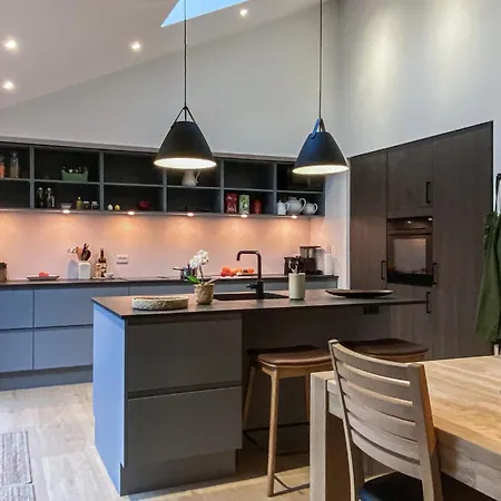 Vakantiehuis 4 Bedroom Stunning In Aakirkeby