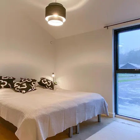 Casa vacanze 4 Bedroom Stunning In Aakirkeby *