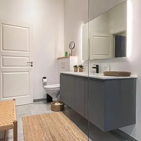 4 Bedroom Stunning In Aakirkeby Ferienhaus *