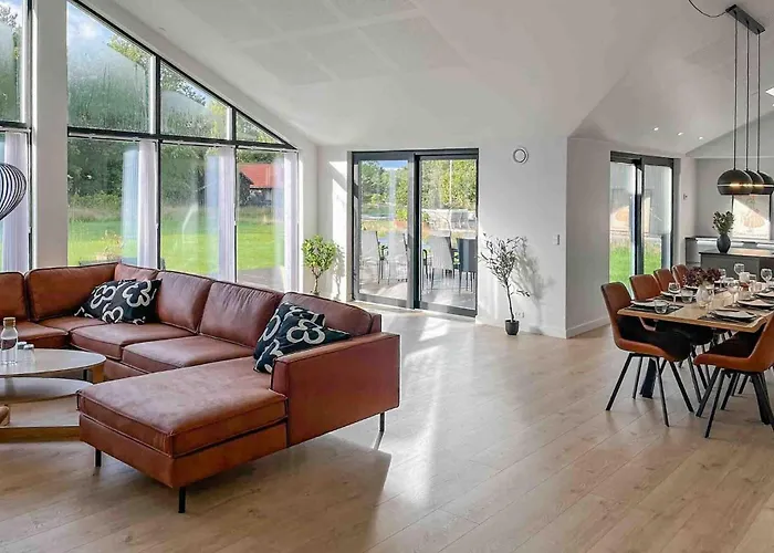 4 Bedroom Stunning In Aakirkeby * Vester Somarken