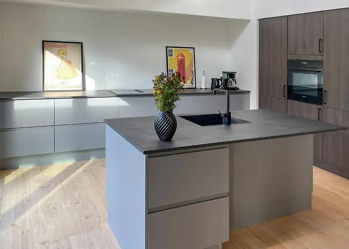 4 Bedroom Stunning In Aakirkeby *