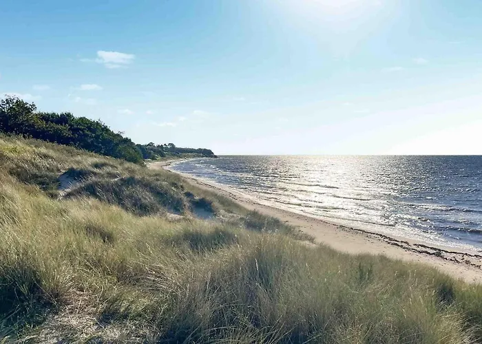 Vakantiehuis 4 Bedroom Stunning In Aakirkeby