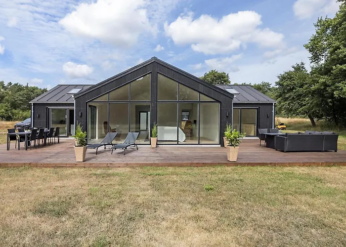 Vakantiehuis 4 Bedroom Stunning In Aakirkeby Vester Somarken