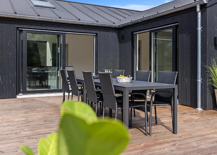 4 Bedroom Stunning In Aakirkeby * Vester Somarken