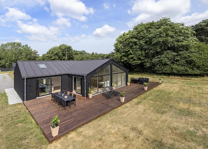4 Bedroom Stunning In Aakirkeby Vester Somarken
