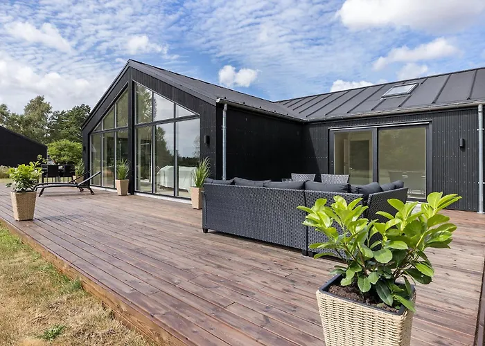 4 Bedroom Stunning In Aakirkeby *