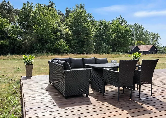 4 Bedroom Stunning In Aakirkeby Vakantiehuis *
