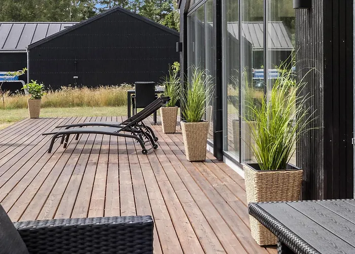 Vakantiehuis 4 Bedroom Stunning In Aakirkeby