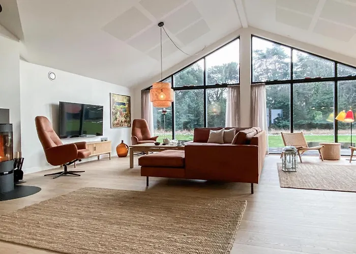 4 Bedroom Stunning In Aakirkeby *