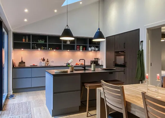 Vakantiehuis 4 Bedroom Stunning In Aakirkeby