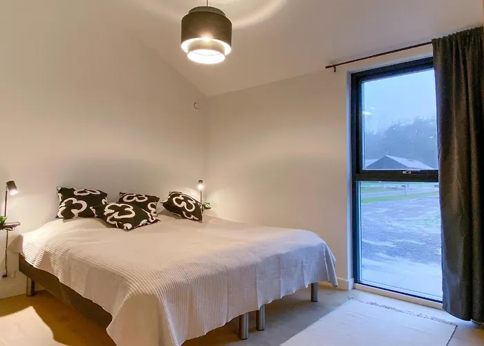 Vakantiehuis 4 Bedroom Stunning In Aakirkeby *